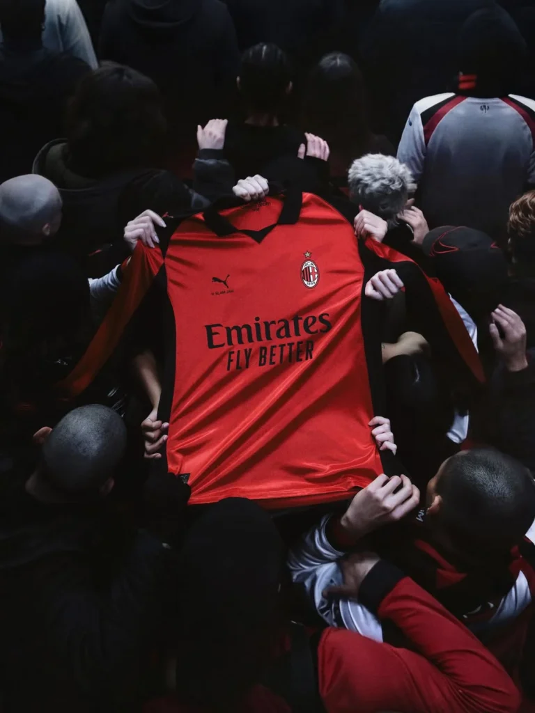 El AC Milan, PUMA y Slam Jam abren las puertas del infierno con la cuarta camiseta 2025-2026