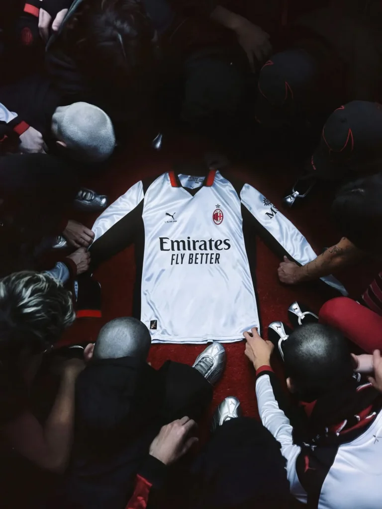 El AC Milan, PUMA y Slam Jam abren las puertas del infierno con la cuarta camiseta 2025-2026