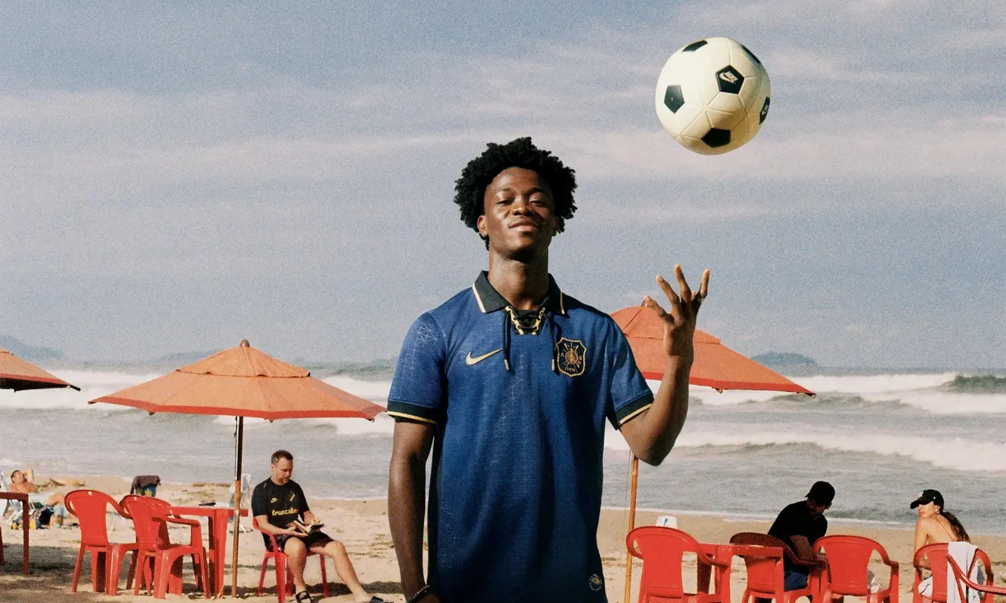El AIK viaja a 1891 con su camiseta de copa 2026 y un cuello de cordones