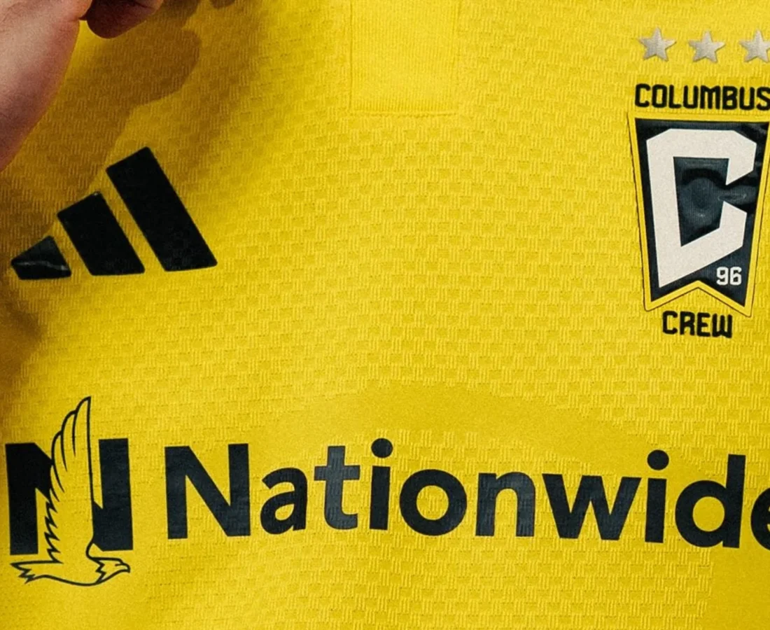 El Columbus Crew recupera el cuello clásico en su camiseta local 2026-2027