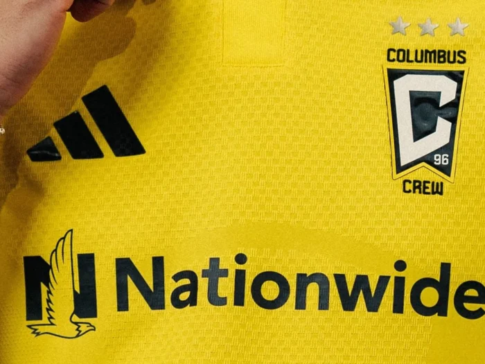 El Columbus Crew recupera el cuello clásico en su camiseta local 2026-2027