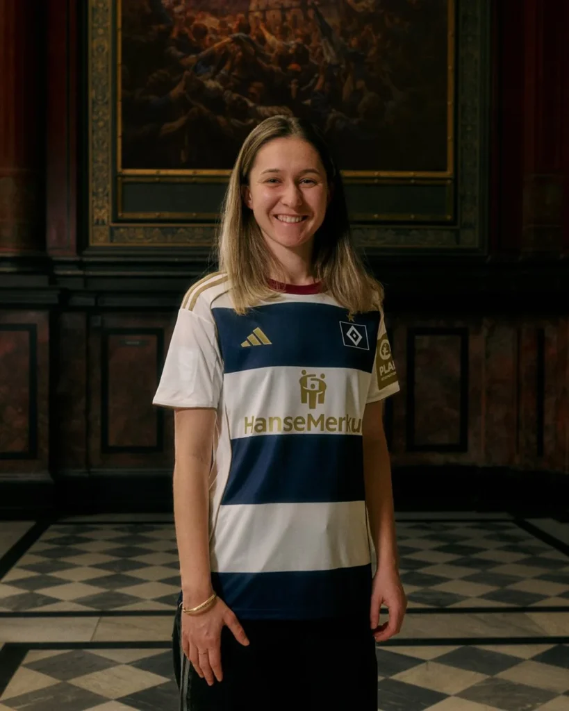 El Hamburgo estrena una camiseta de oro para celebrar sus 1.887 partidos en la Bundesliga