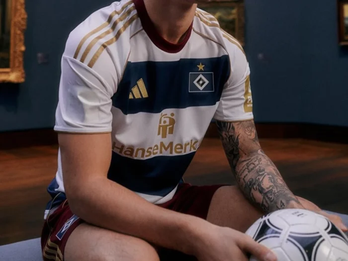El Hamburgo estrena una camiseta de oro para celebrar sus 1.887 partidos en la Bundesliga