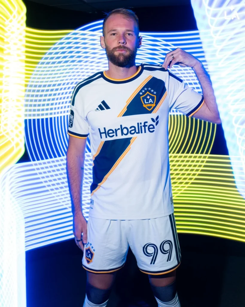 El LA Galaxy presenta su camiseta local 2026-2027 inspirada en la velocidad