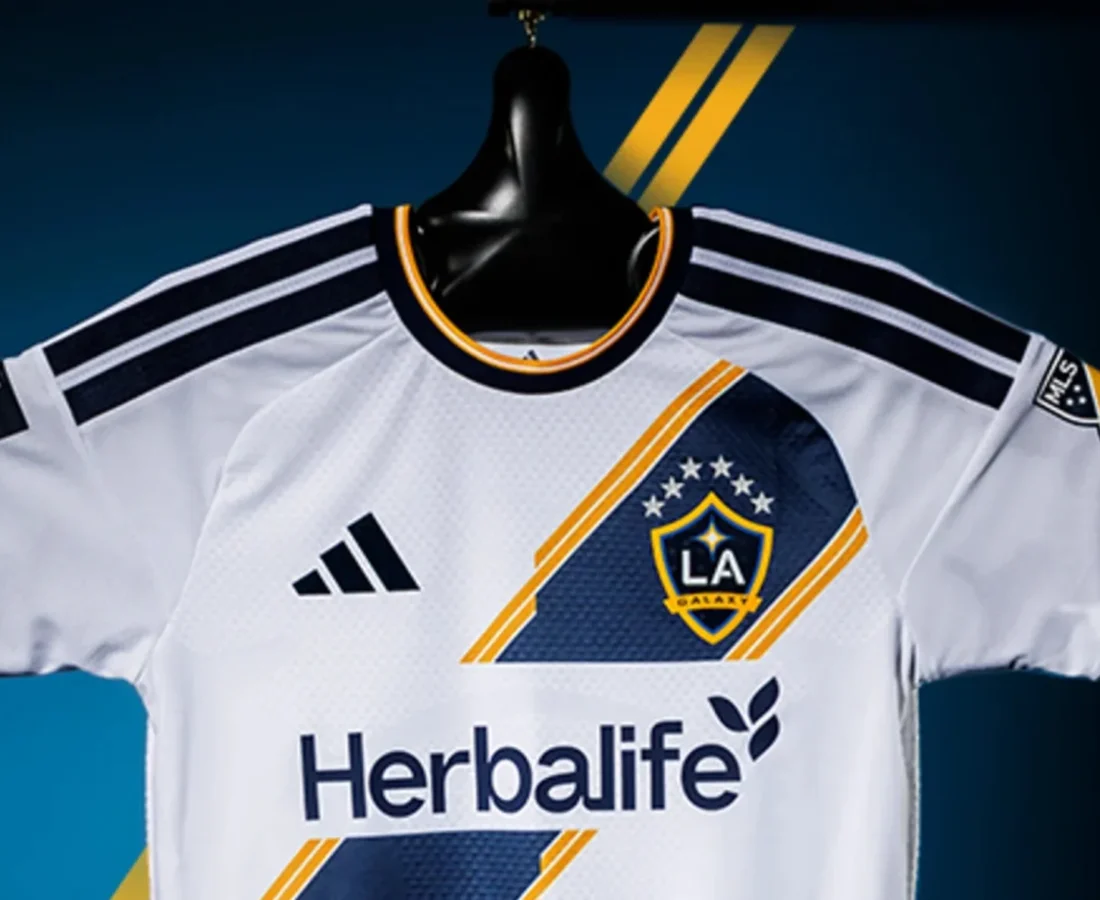 El LA Galaxy presenta su camiseta local 2026-2027 inspirada en la velocidad