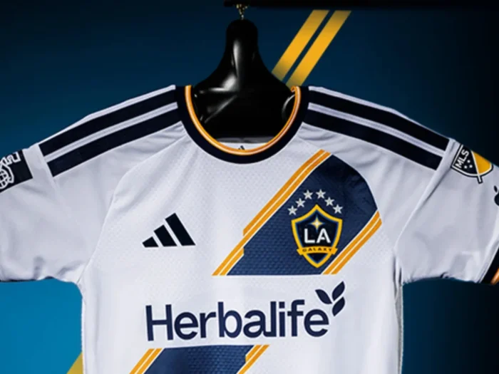 El LA Galaxy presenta su camiseta local 2026-2027 inspirada en la velocidad