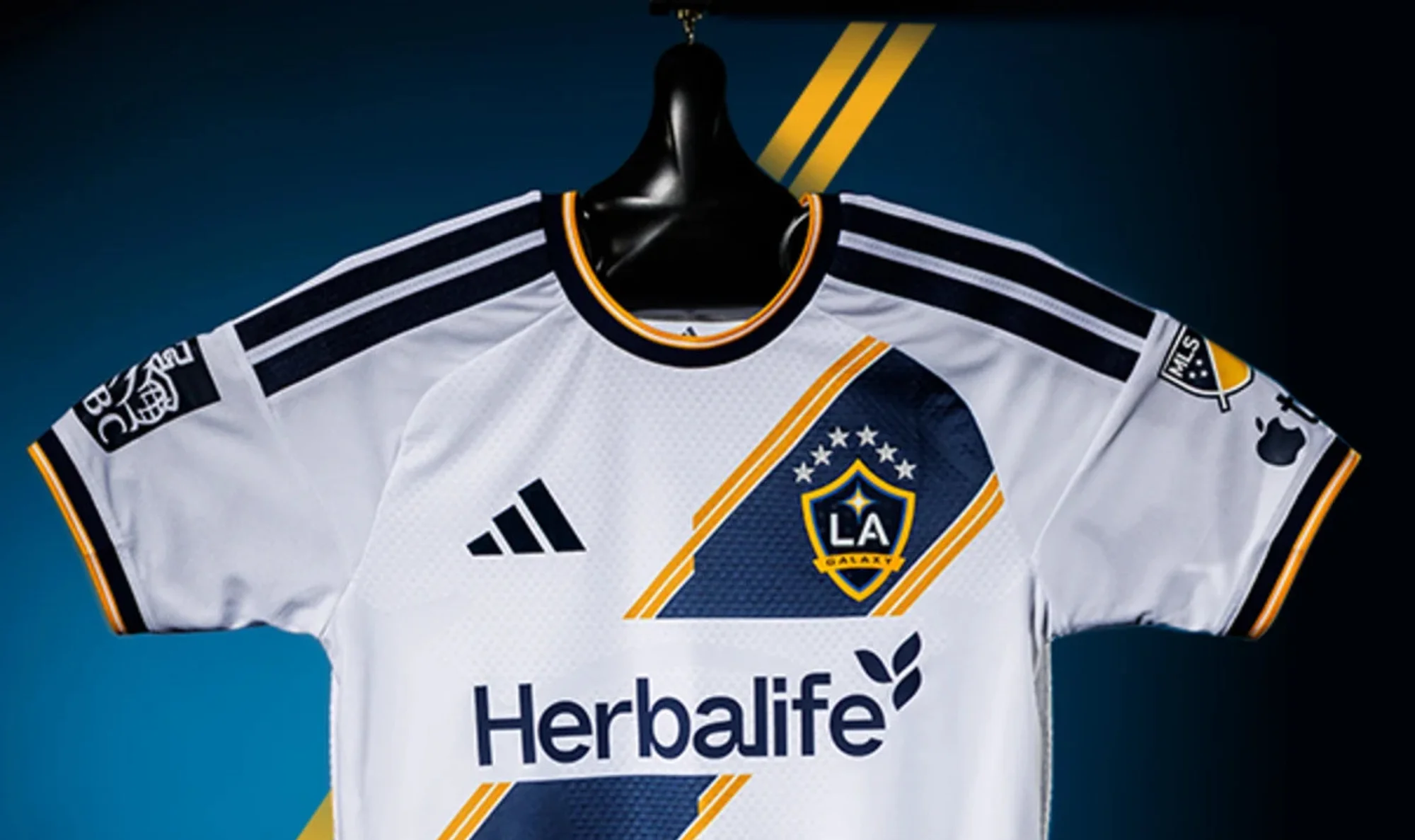 El LA Galaxy presenta su camiseta local 2026-2027 inspirada en la velocidad