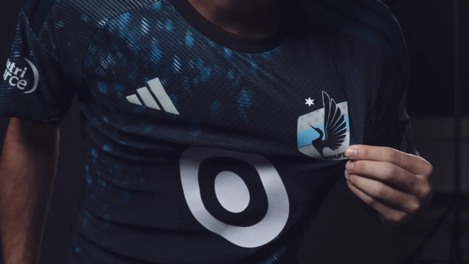 El Minnesota United celebra sus diez años en la MLS con una camiseta local llena de guiños