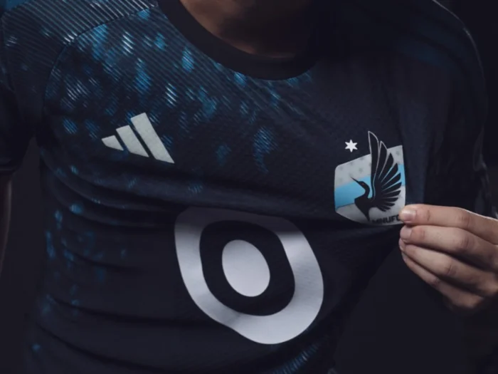 El Minnesota United celebra sus diez años en la MLS con una camiseta local llena de guiños