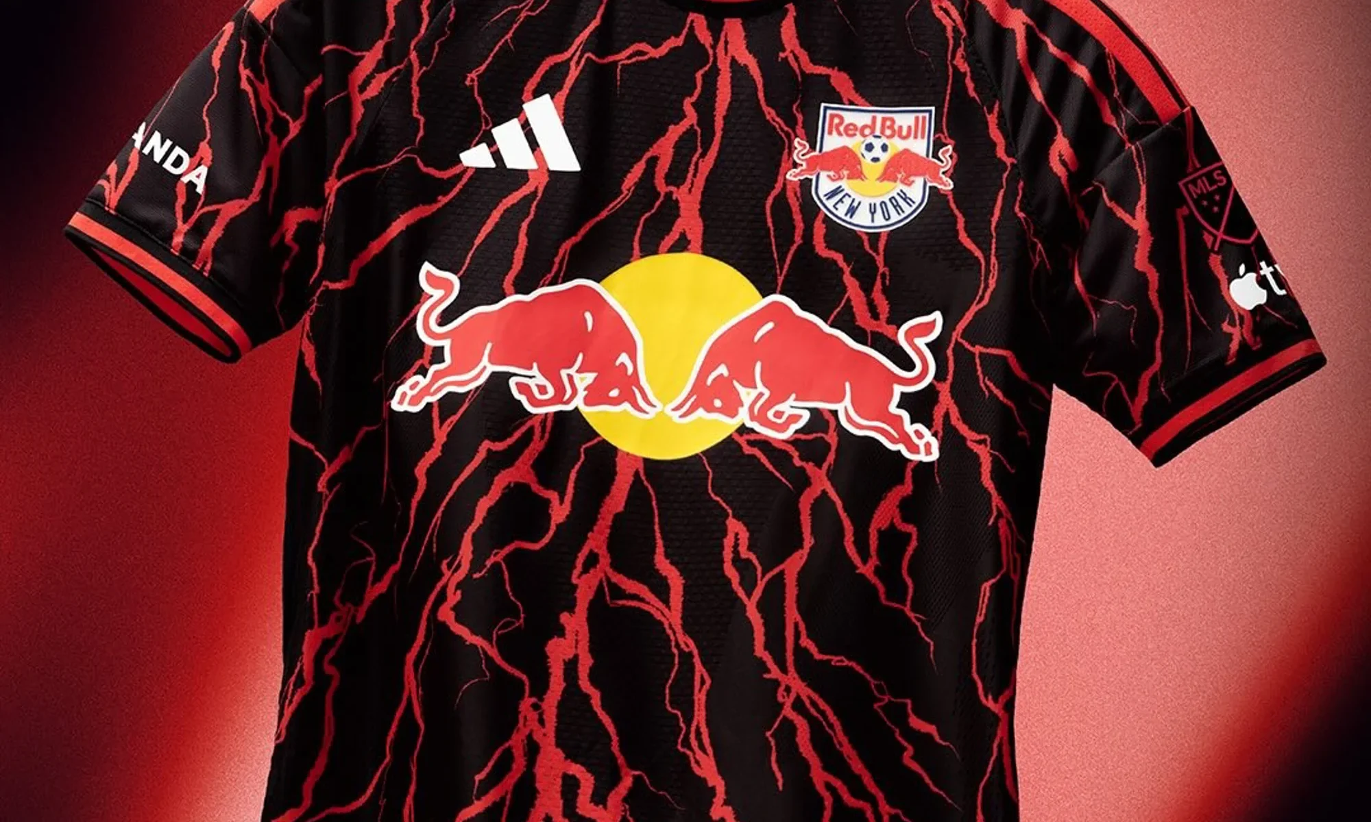El New York Red Bulls honra sus raíces con la camiseta Rooted 2026-2027