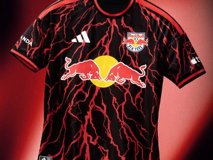 El New York Red Bulls honra sus raíces con la camiseta Rooted 2026-2027