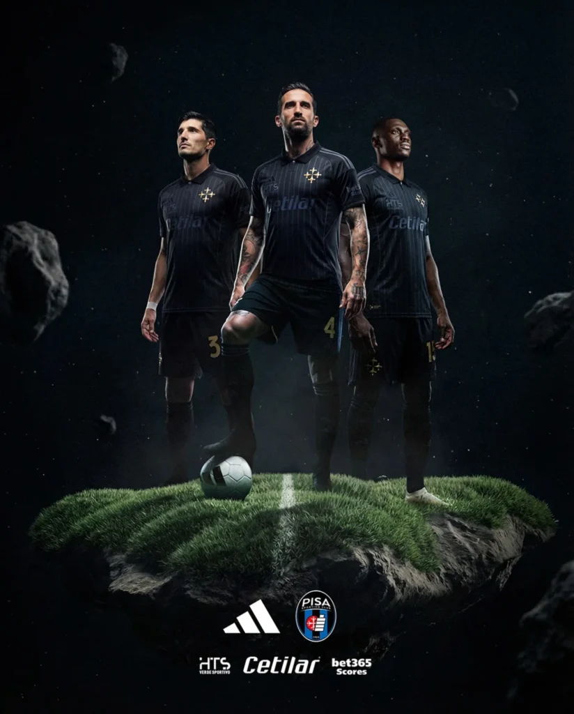 El Pisa SC estrena una cuarta camiseta 2025-2026 marcada por la cruz de la ciudad