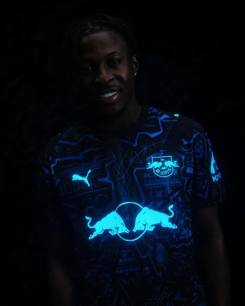 El RB Leipzig y PUMA iluminan la Bundesliga con una camiseta que brilla en la oscuridad