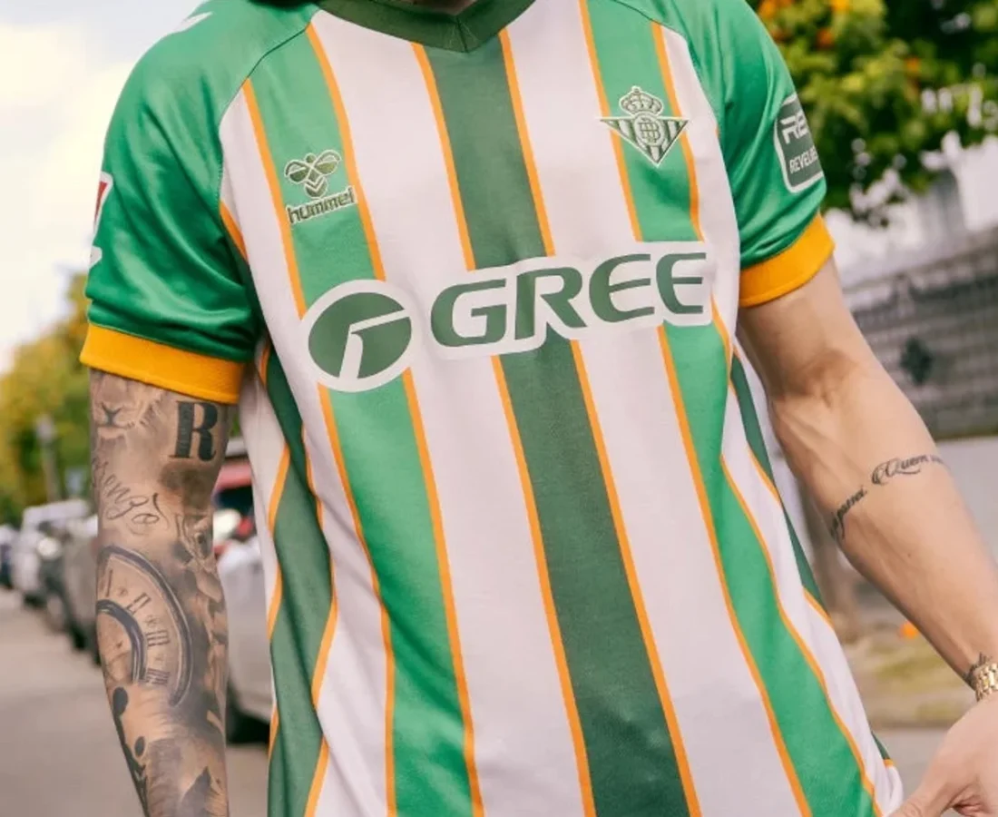 El Real Betis presenta la primera camiseta de fútbol fabricada con naranjas