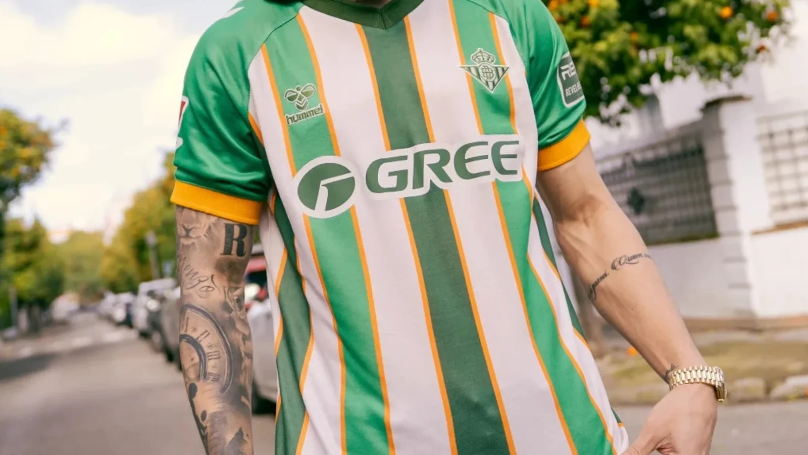El Real Betis presenta la primera camiseta de fútbol fabricada con naranjas
