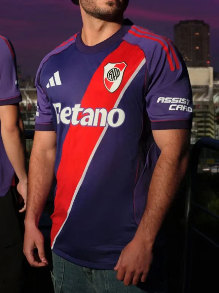 La tercera camiseta de River Plate 2026-2027 se viste de violeta por Ángel Labruna