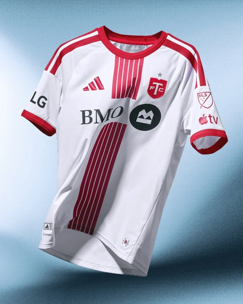 El Toronto FC presenta su camiseta visitante 2026-2027 que desafía al frío