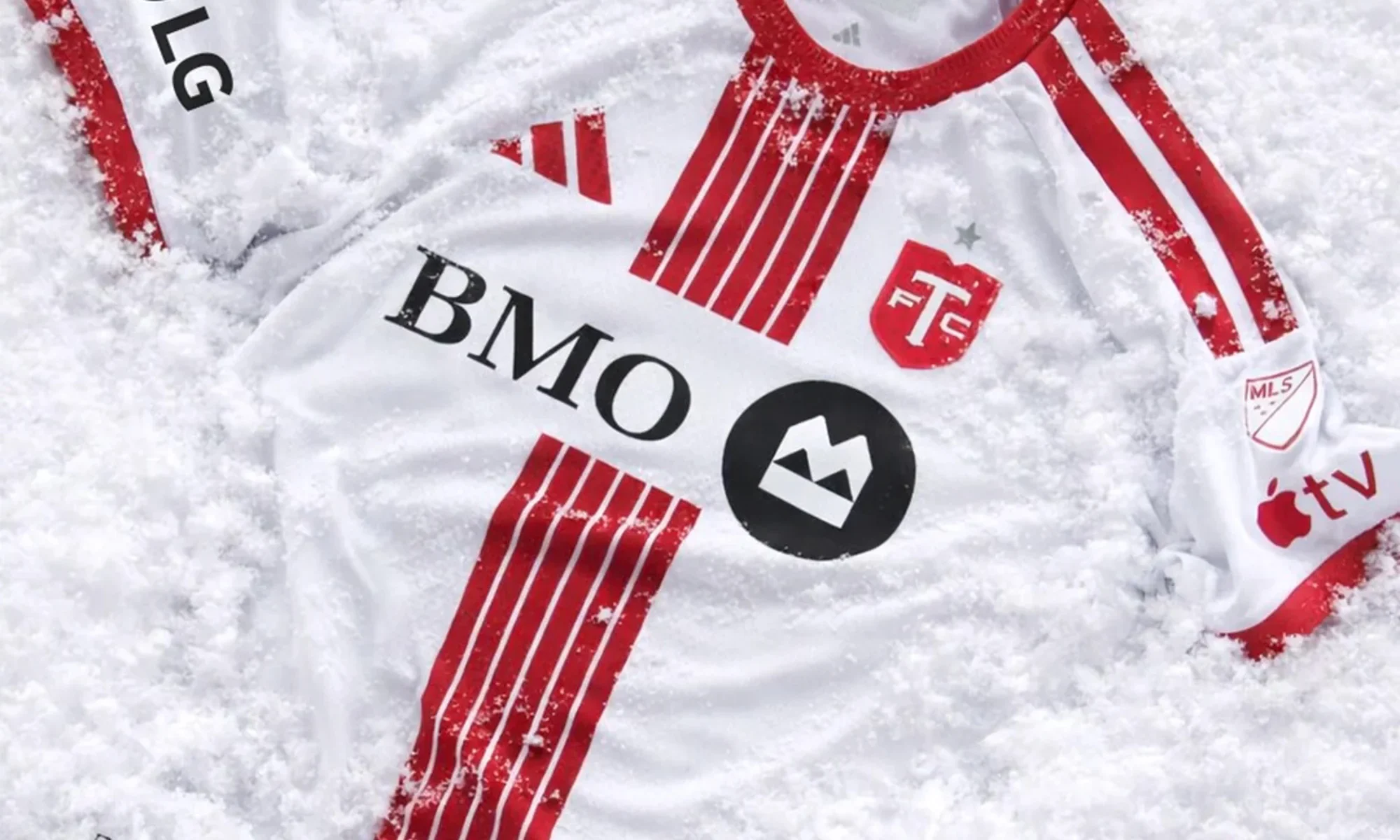 El Toronto FC presenta su camiseta visitante 2026-2027 que desafía al frío