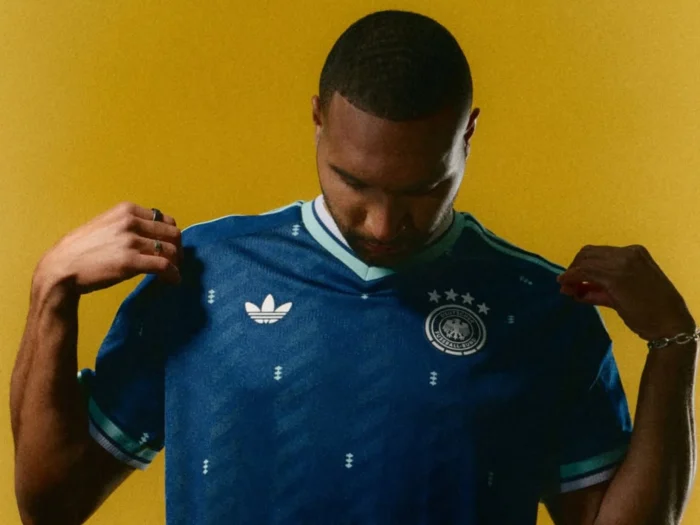 La camiseta visitante de Alemania para el Mundial 2026 recupera el aire de los años noventa