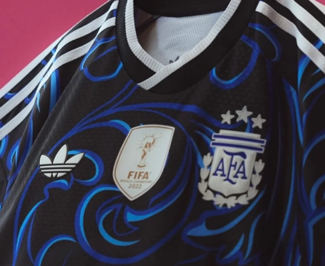 La camiseta visitante de Argentina para el Mundial 2026 se inspira en el arte porteño