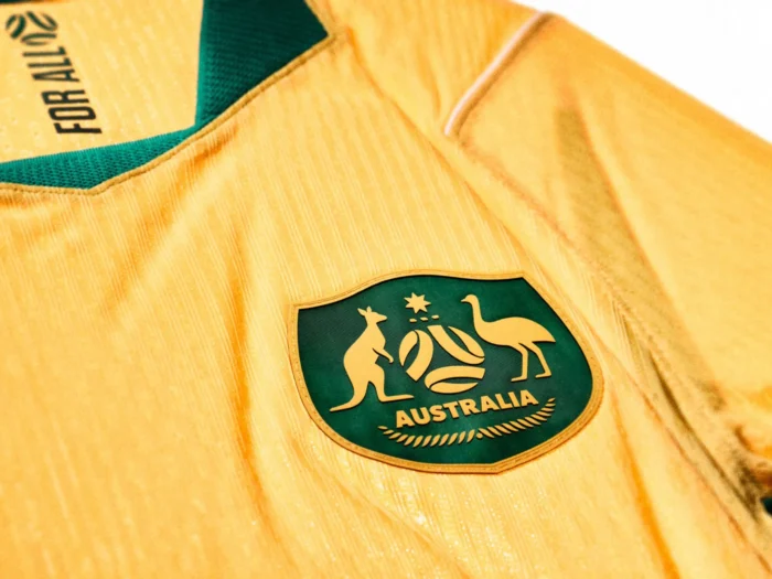 Australia mira a 2006 y a la Gran Barrera de Coral en sus camisetas para el Mundial 2026