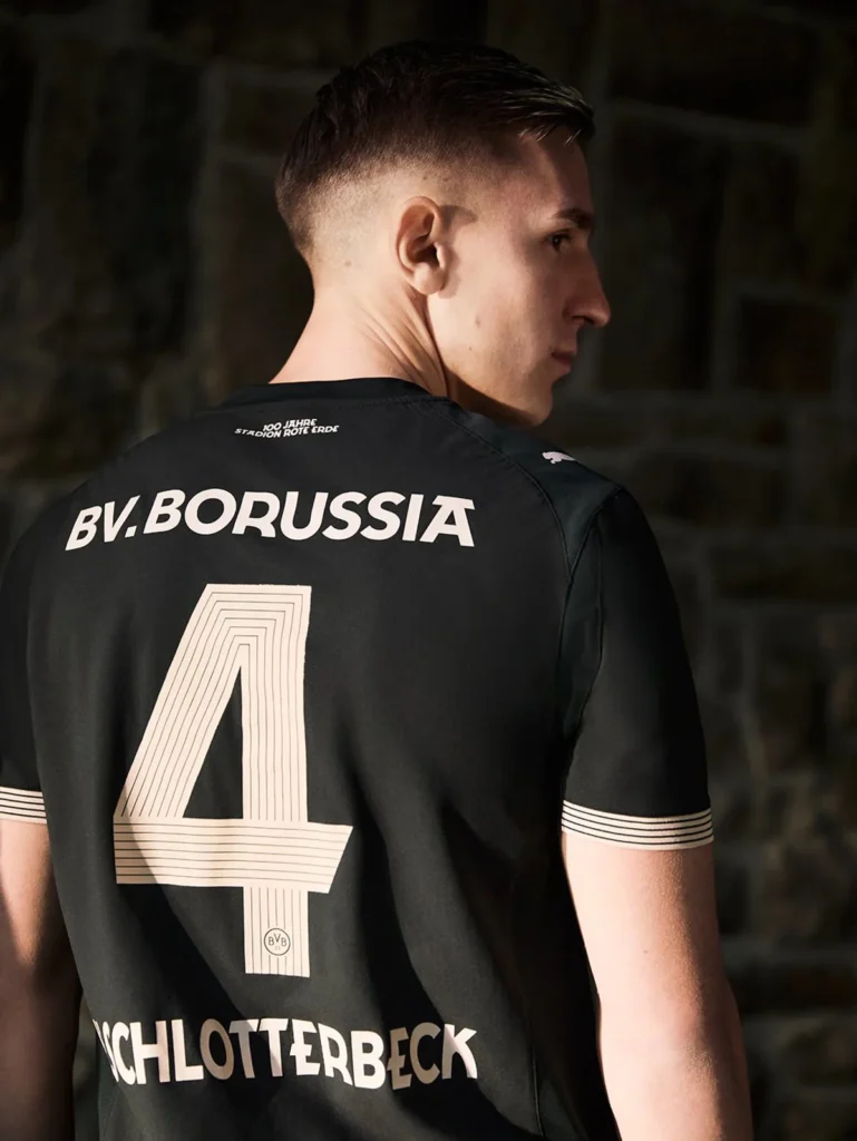 El Borussia Dortmund lleva al pecho los cien años del Stadion Rote Erde
