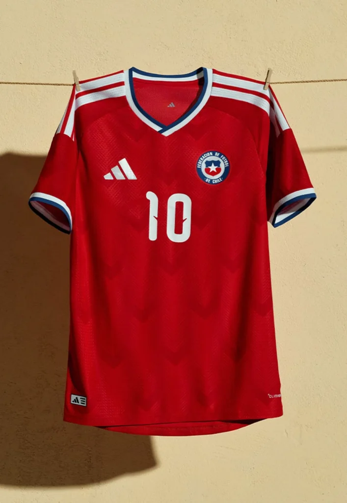 Chile viste el cóndor andino y el desierto florido en sus camisetas 2026-2027