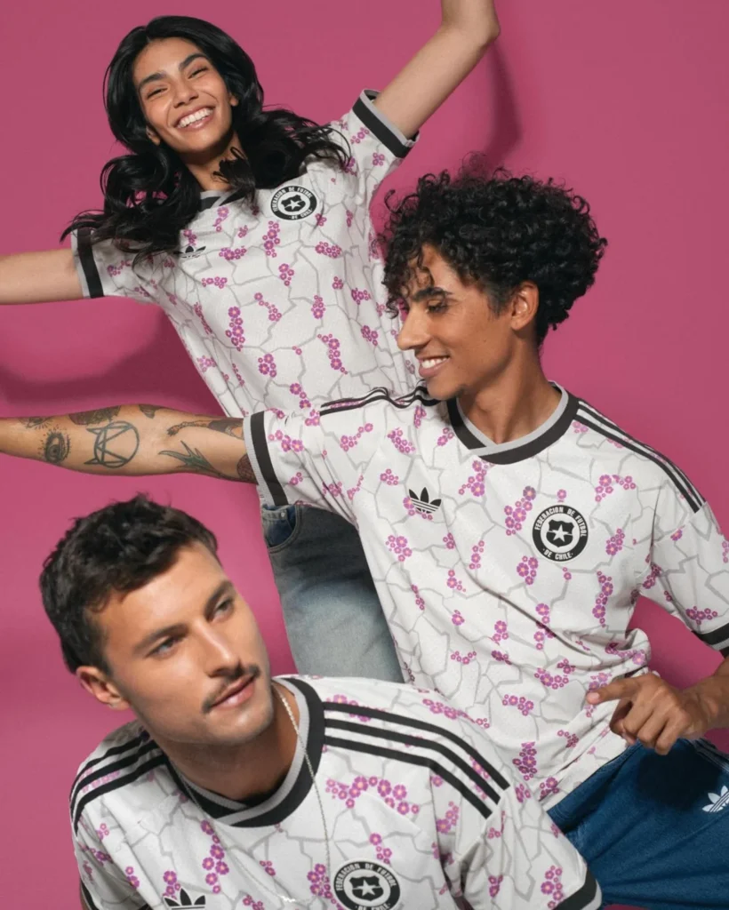 Chile viste el cóndor andino y el desierto florido en sus camisetas 2026-2027