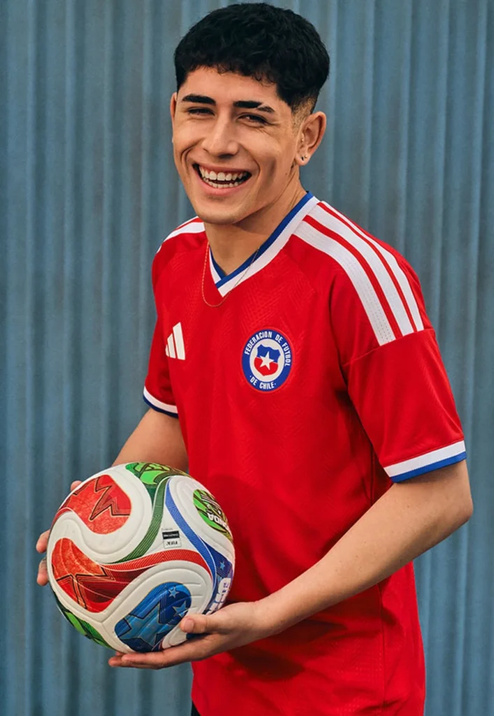 Chile viste el cóndor andino y el desierto florido en sus camisetas 2026-2027