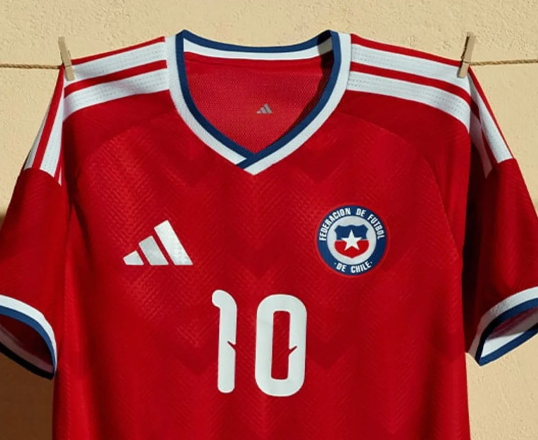 Chile viste el cóndor andino y el desierto florido en sus camisetas 2026-2027
