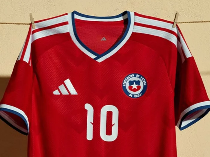 Chile viste el cóndor andino y el desierto florido en sus camisetas 2026-2027
