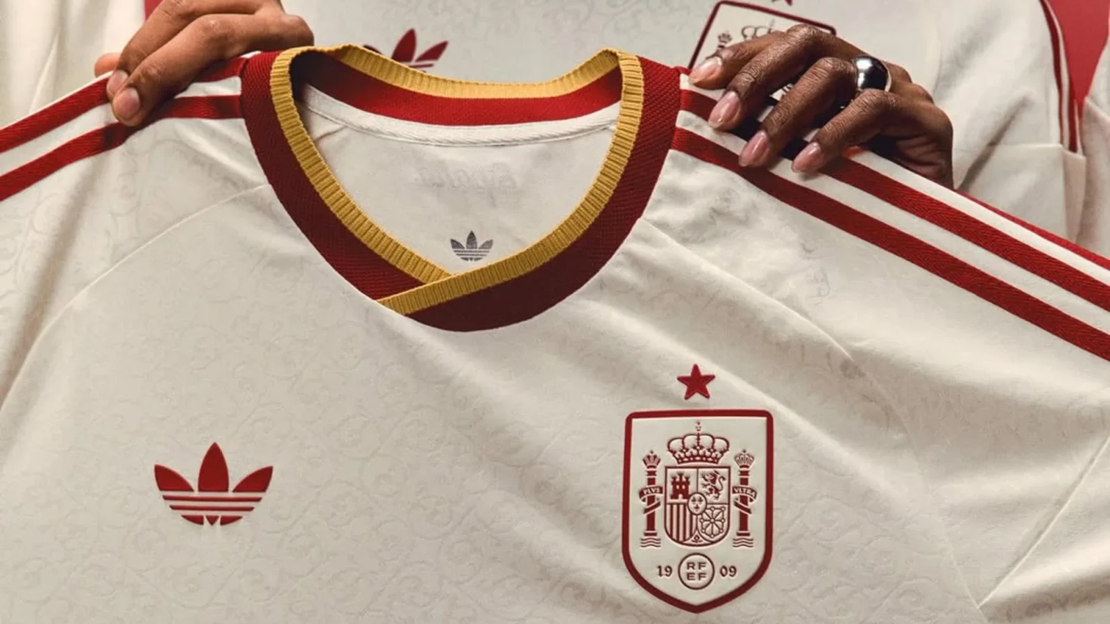 La camiseta visitante de España para el Mundial 2026 es una joya literaria