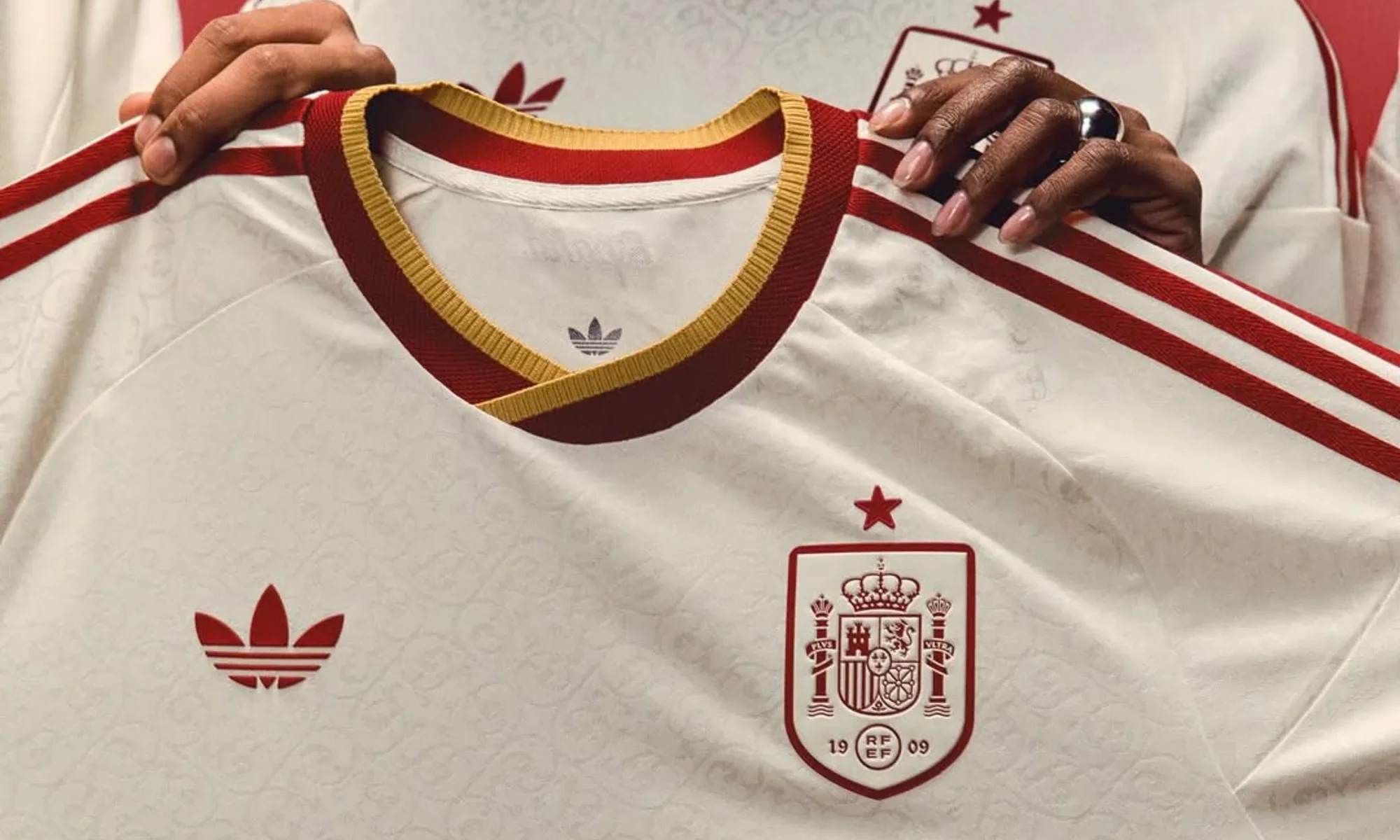 La camiseta visitante de España para el Mundial 2026 es una joya literaria