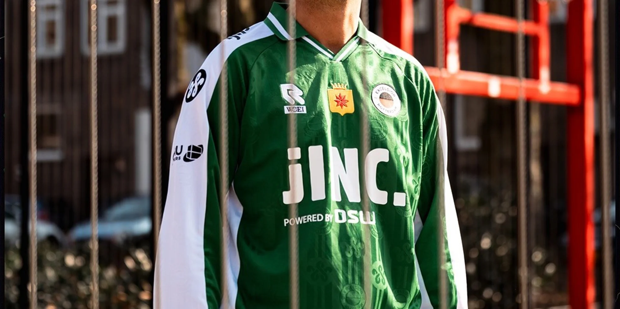 El Excelsior se viste de jacquard verde para el derbi de Róterdam