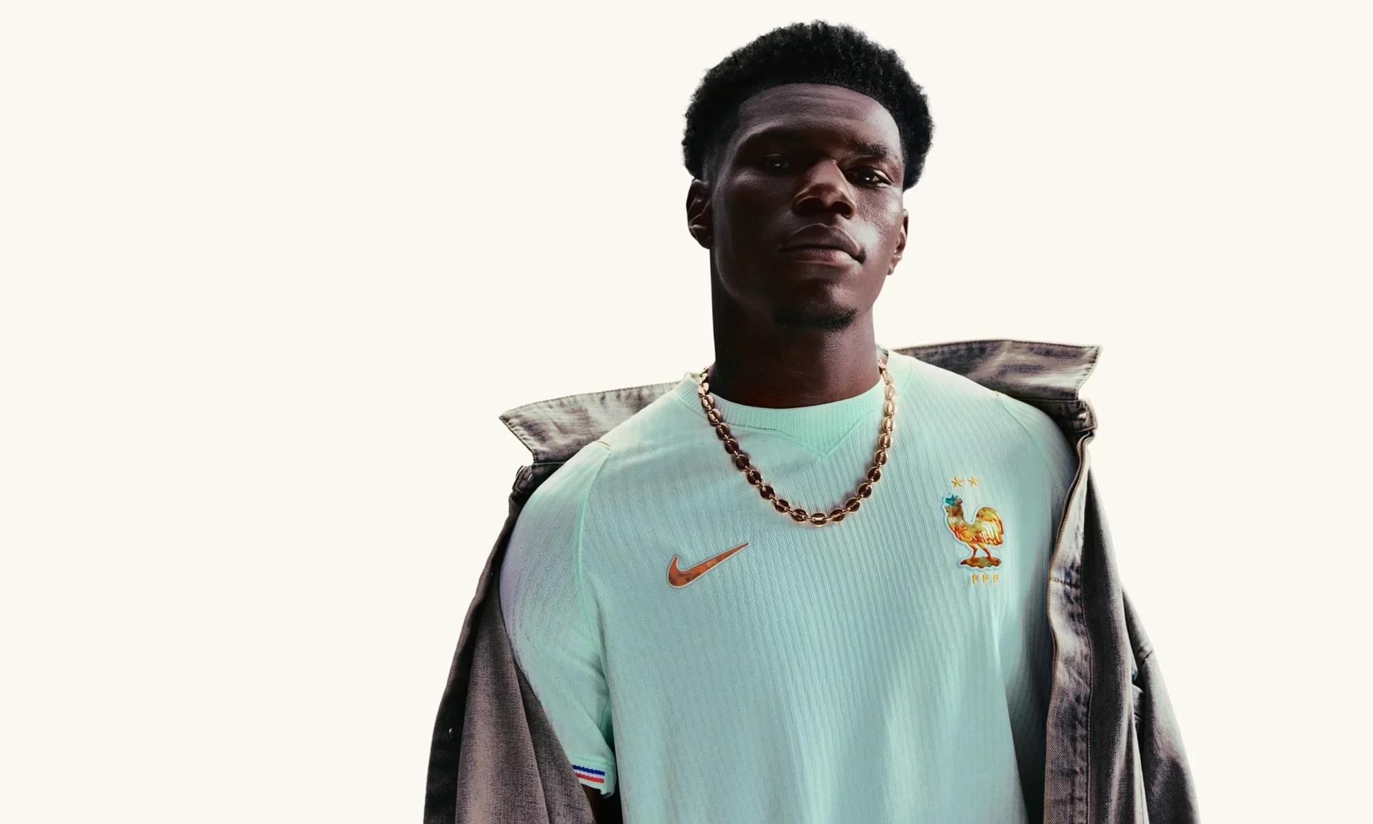 Francia rinde homenaje a la Estatua de la Libertad con su camiseta visitante del Mundial 2026