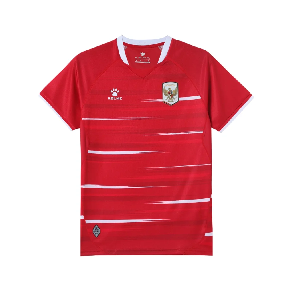 Kelme estrena su etapa en Indonesia con un guiño a la camiseta de 1999