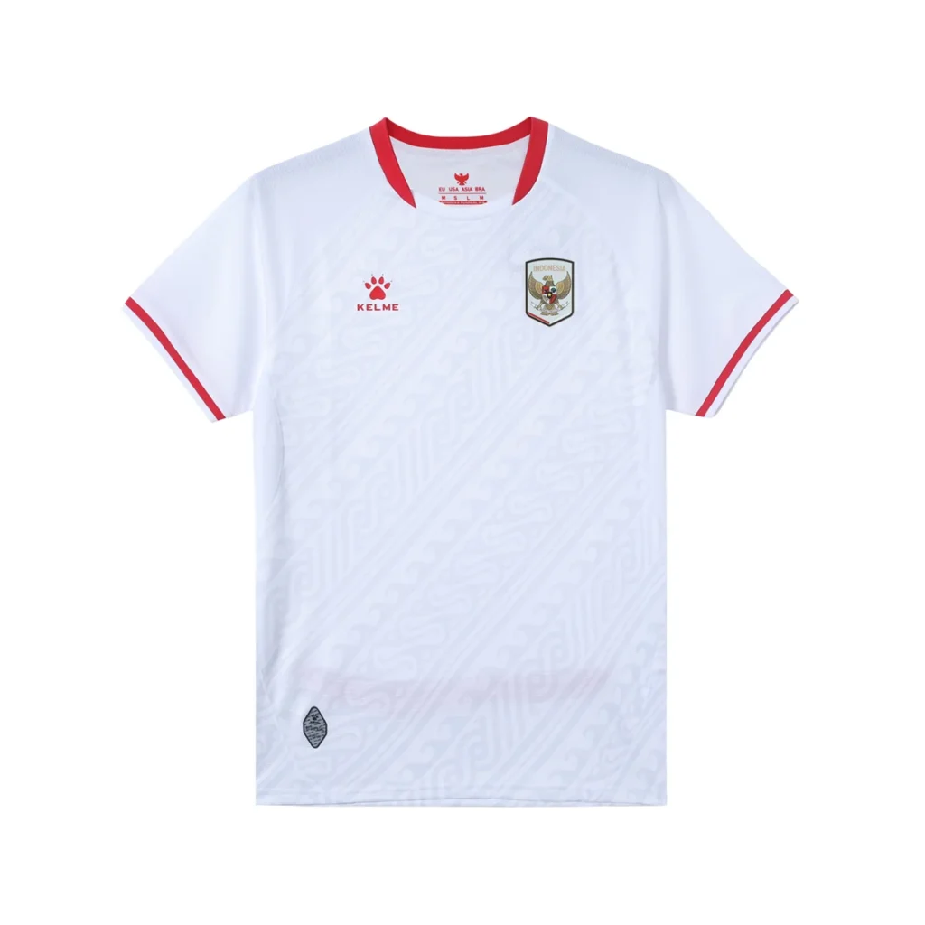 Kelme estrena su etapa en Indonesia con un guiño a la camiseta de 1999