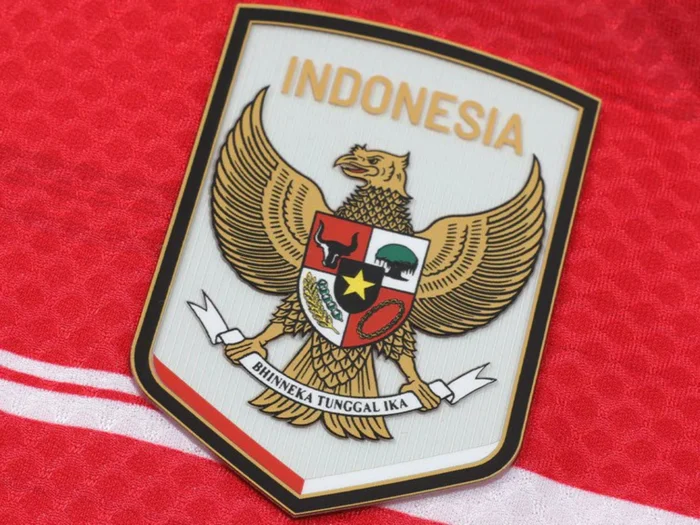 Kelme estrena su etapa en Indonesia con un guiño a la camiseta de 1999