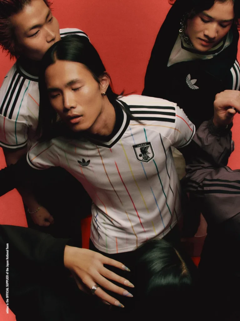 Japón pinta doce colores en su segunda camiseta del Mundial 2026