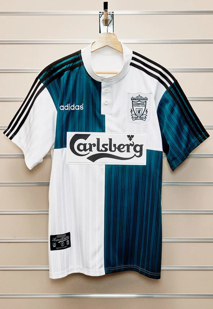 adidas y el Liverpool resucitan la segunda camiseta verde de 1995-1996