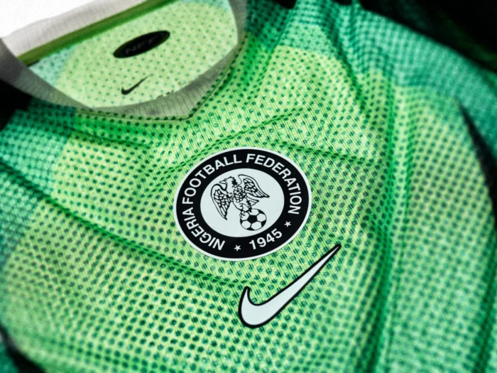 Nigeria confía en la energía de una nueva generación con sus camisetas 2026-2027