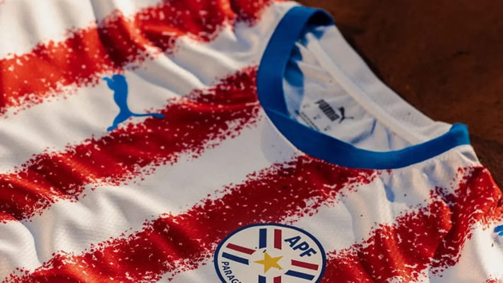 La tierra colorada y los ríos inspiran las camisetas de Paraguay para el Mundial 2026
