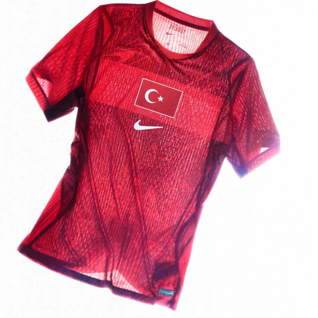 Turquía se viste de rojo y lleva el arte del Ebru a sus camisetas 2026-2027