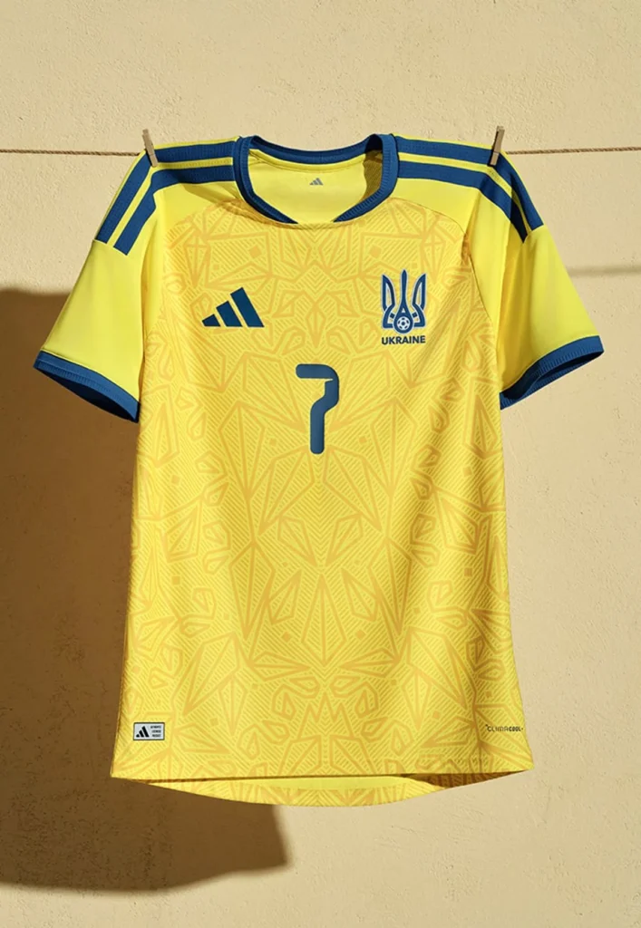 Ucrania borda su vyshyvanka y el tridente en las camisetas 2026-2027