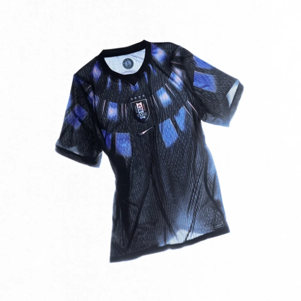 Uruguay saca su armadura futurista con la camiseta visitante del Mundial 2026