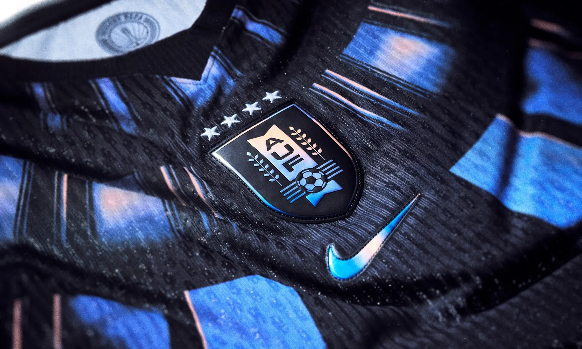 Uruguay saca su armadura futurista con la camiseta visitante del Mundial 2026