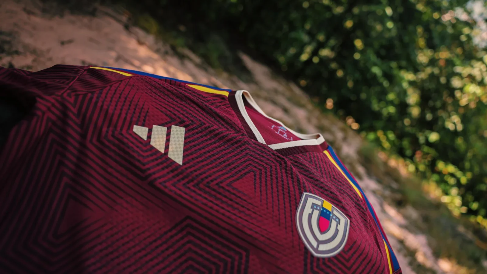 Venezuela celebra el centenario de su federación con oro en las camisetas 2026-2027