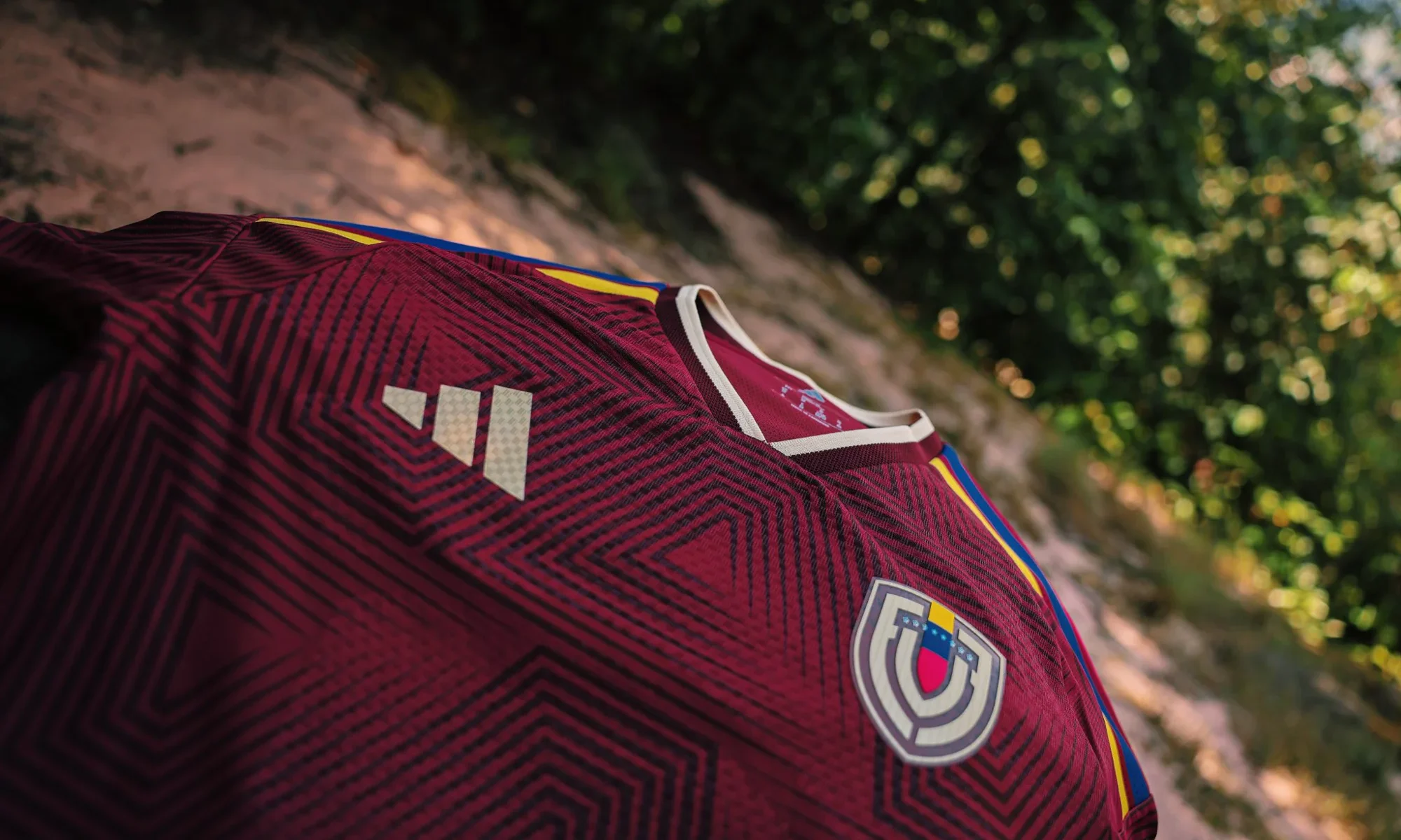 Venezuela celebra el centenario de su federación con oro en las camisetas 2026-2027