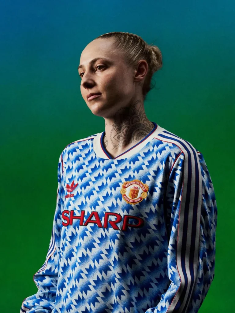 El Manchester United recupera su mítica camiseta de los copos de nieve
