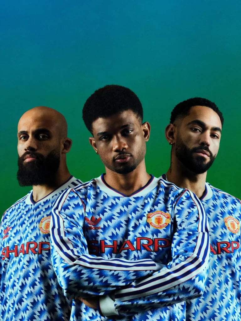El Manchester United recupera su mítica camiseta de los copos de nieve
